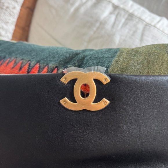 Chanel CC19 Small - Picture 4 of 10